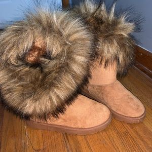 Rouge fauxfur boots- color:light brown/tan- size:7